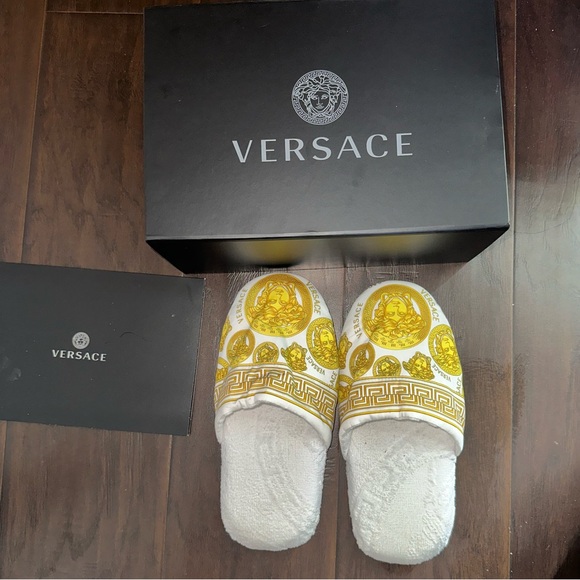 Versace Slippers - Picture 5 of 12